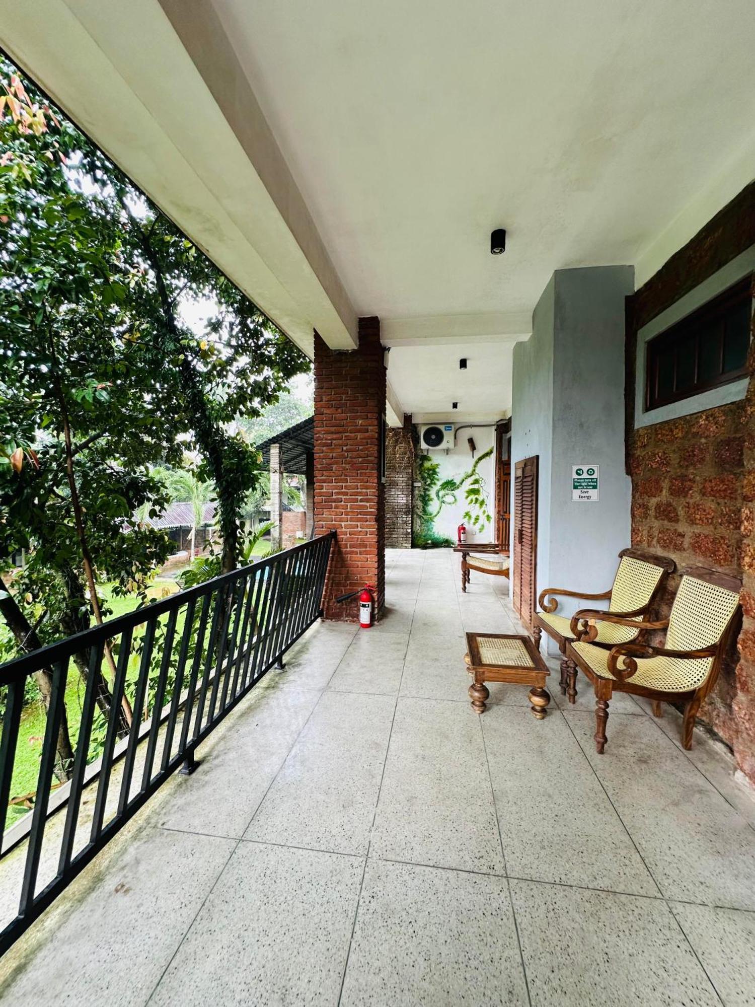 Lanka Bangla Inn Villas Restaurant & Travels Katunayaka Exterior foto